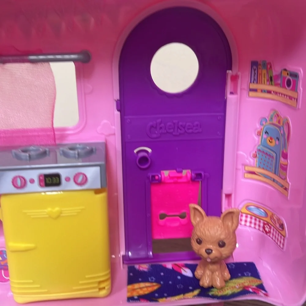 Barbie Club Chelsea Camper Playset with Accessories - Picture 6 of 8